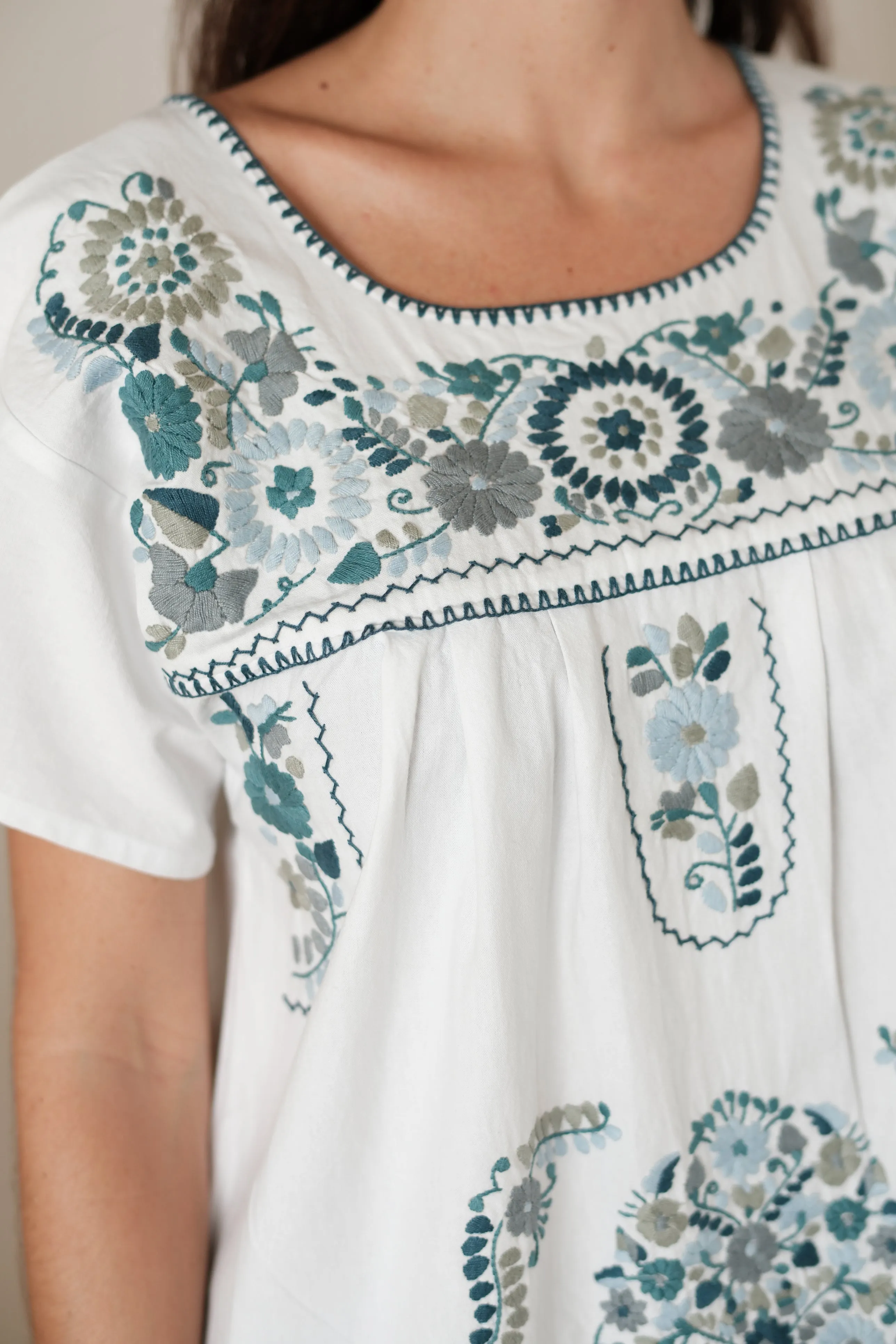 EMBROIDERED COTTON TOP "AQUA" IN WHITE